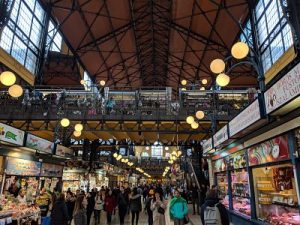 Mercado central Budapest - Interior del mercado de Budapest