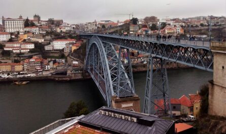 Vistas de Oporto con el puente Don Luis I