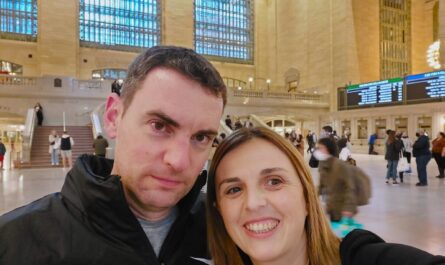 Selfie de necesitamos viajar en Grand Central Terminal